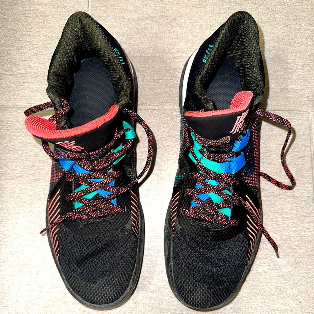 Kyrie Flytrap 5 'Black Size 11.5 - image 1